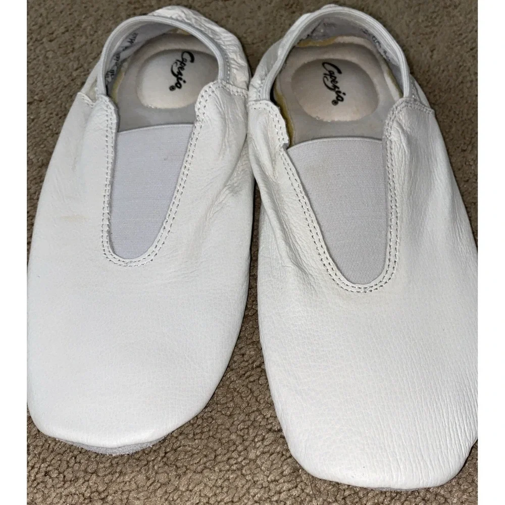 Capezio Agility EM1C Gym Shoe White Leather US 7M Gymnastics Dance Ballet